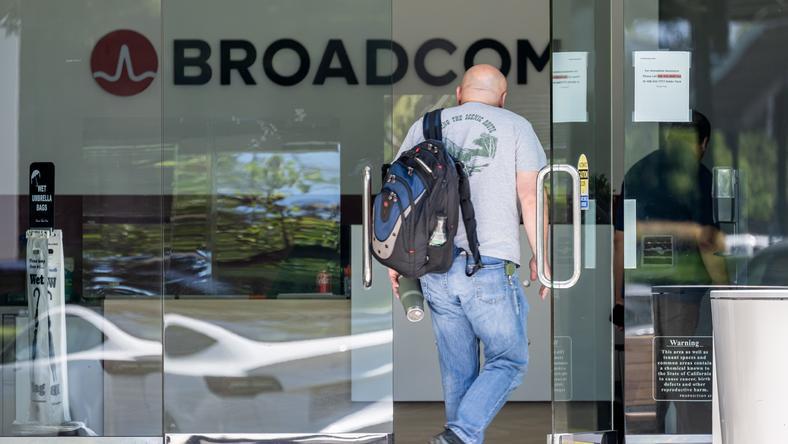 博通AVGO:叫板英伟达,结果先锋自己先怂了?